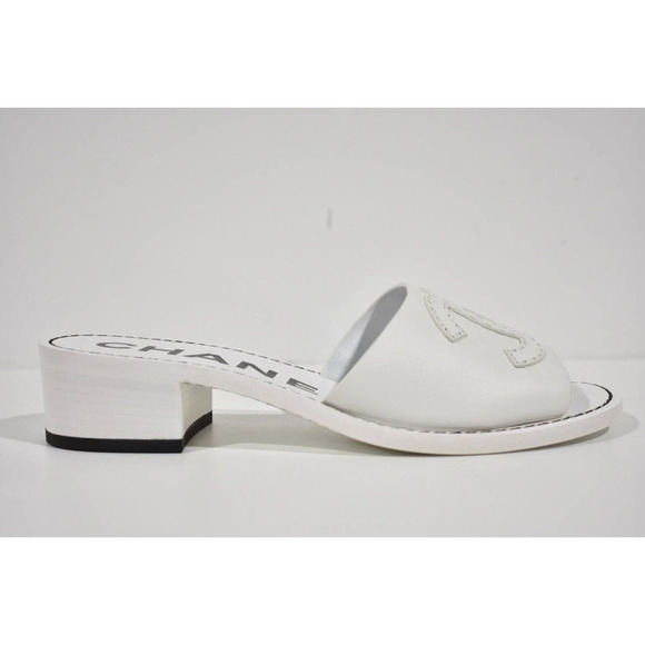 Chanel 22S White Calfskin Leather CC Logo Mules Slide Sandal Block Heel Flat 40 - Picture 1 of 12